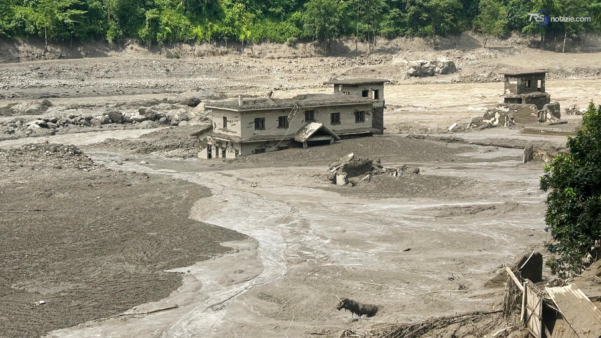 Nepal, inondazioni nel nord vicino a confine Tibet: ci sono molte vittime