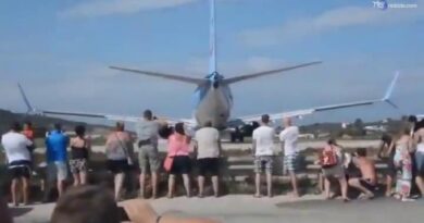 Troppo vicino alla pista durante il decollo: ferita una turista italiana a Skiathos