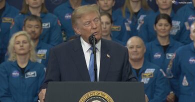 Trump alla NASA annuncia la US Space Academy, ma sulla crisi con l'Iran resta lo stallo a Hormuz