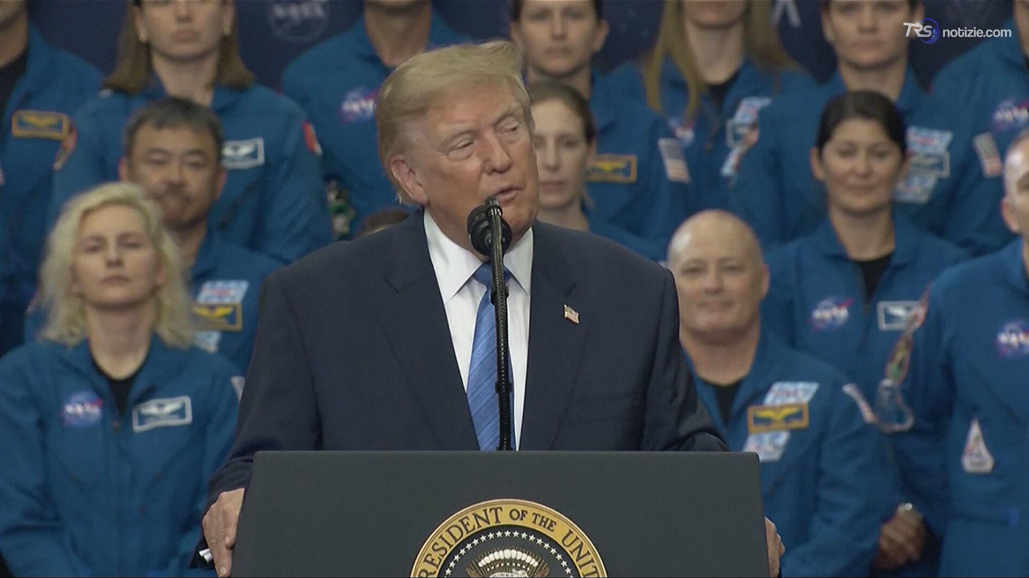 Trump alla NASA annuncia la US Space Academy, ma sulla crisi con l'Iran resta lo stallo a Hormuz
