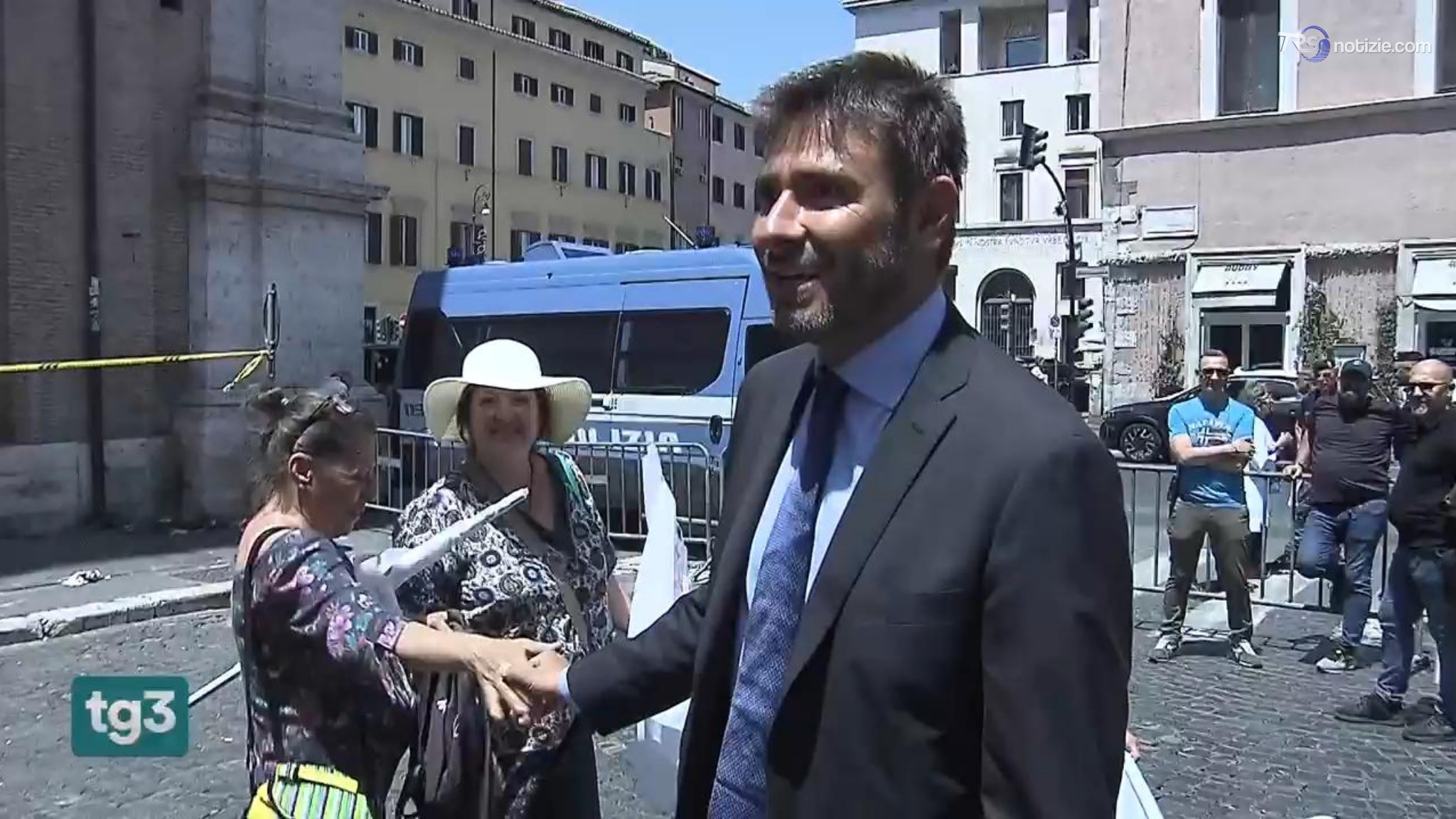 Alessandro Di Battista ricoverato a Cuba: improvviso malore durante un reportage
