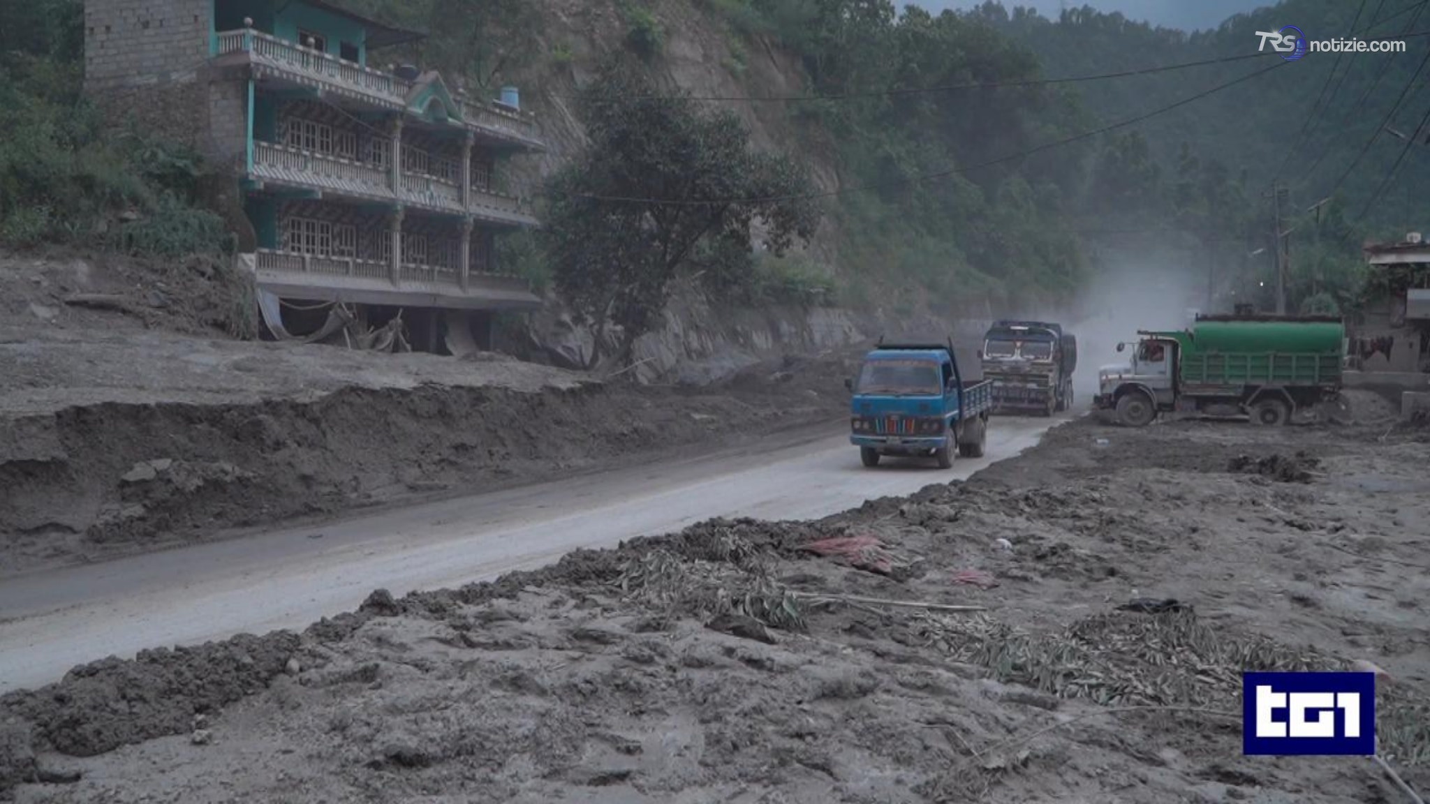 Nepal sommerso dal fango, sale il bilancio delle vittime e dei dispersi, tre gli italiani