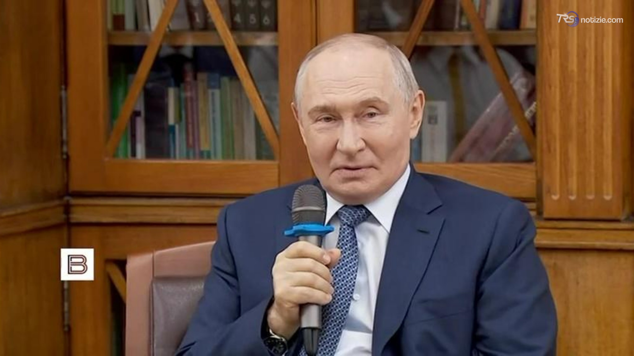 Putin alle scuole: "Spiegate la guerra con la catena alimentare delle orche"