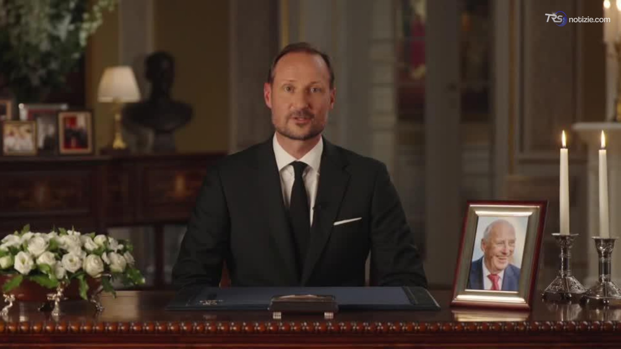 Haakon VIII omaggia il padre nel suo primo discorso da re di Norvegia