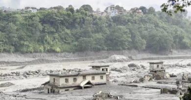 Nepal, le acque tornano a salire a Roshuki Bazar e ci si rifugia in zone rialzate