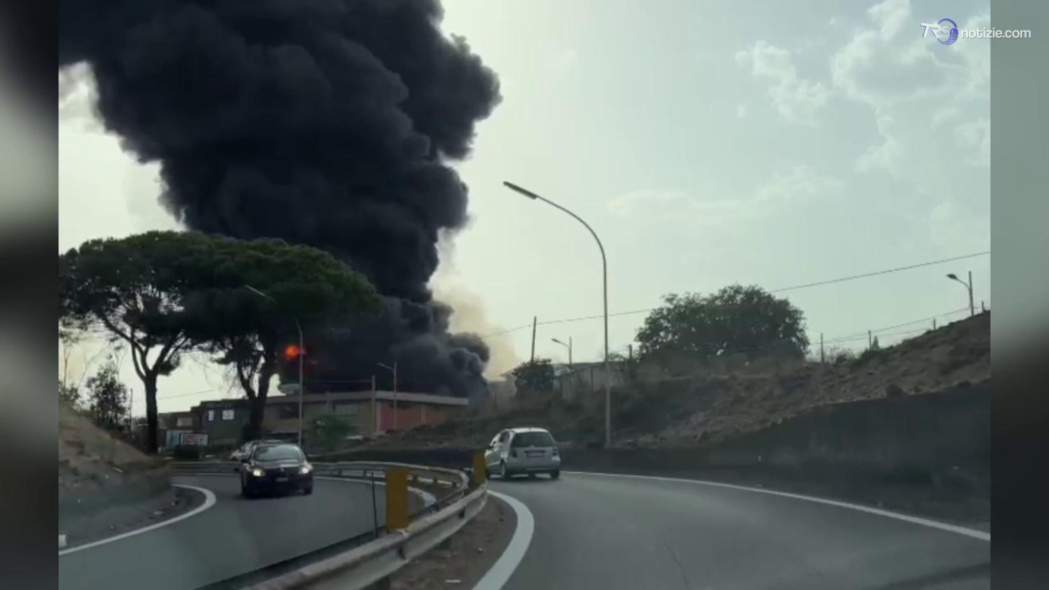 Sicilia in fiamme, case minacciate e residenti in fuga