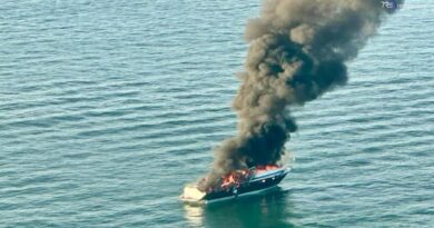 Yacht in fiamme al largo di Jesolo: portate in salvo undici persone