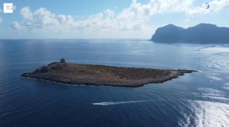 Pezzi di Sicilia in vendita, all'interno di aree marine protette