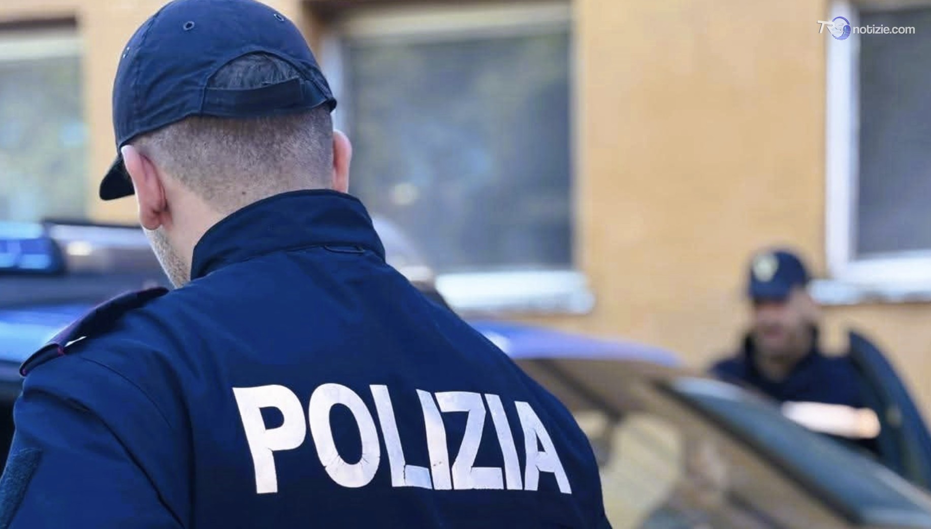 Rapina una tabaccheria e accoltella il titolare: denunciato 45enne