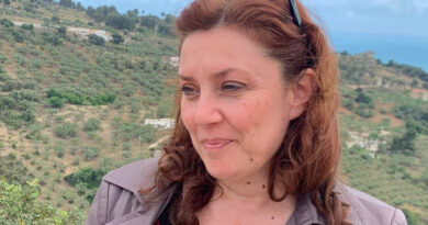 Sciacca, rimossi quattro pini in via Catusi. Sinagra: «Erano pericolosi per l’incolumità delle persone»