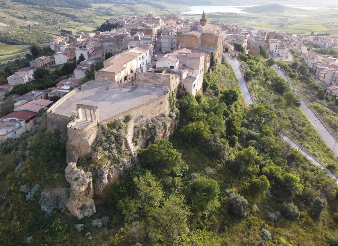 Sambuca celebra i dieci anni dal titolo di “Borgo dei Borghi”: due giorni di musica, spettacoli e tradizioni
