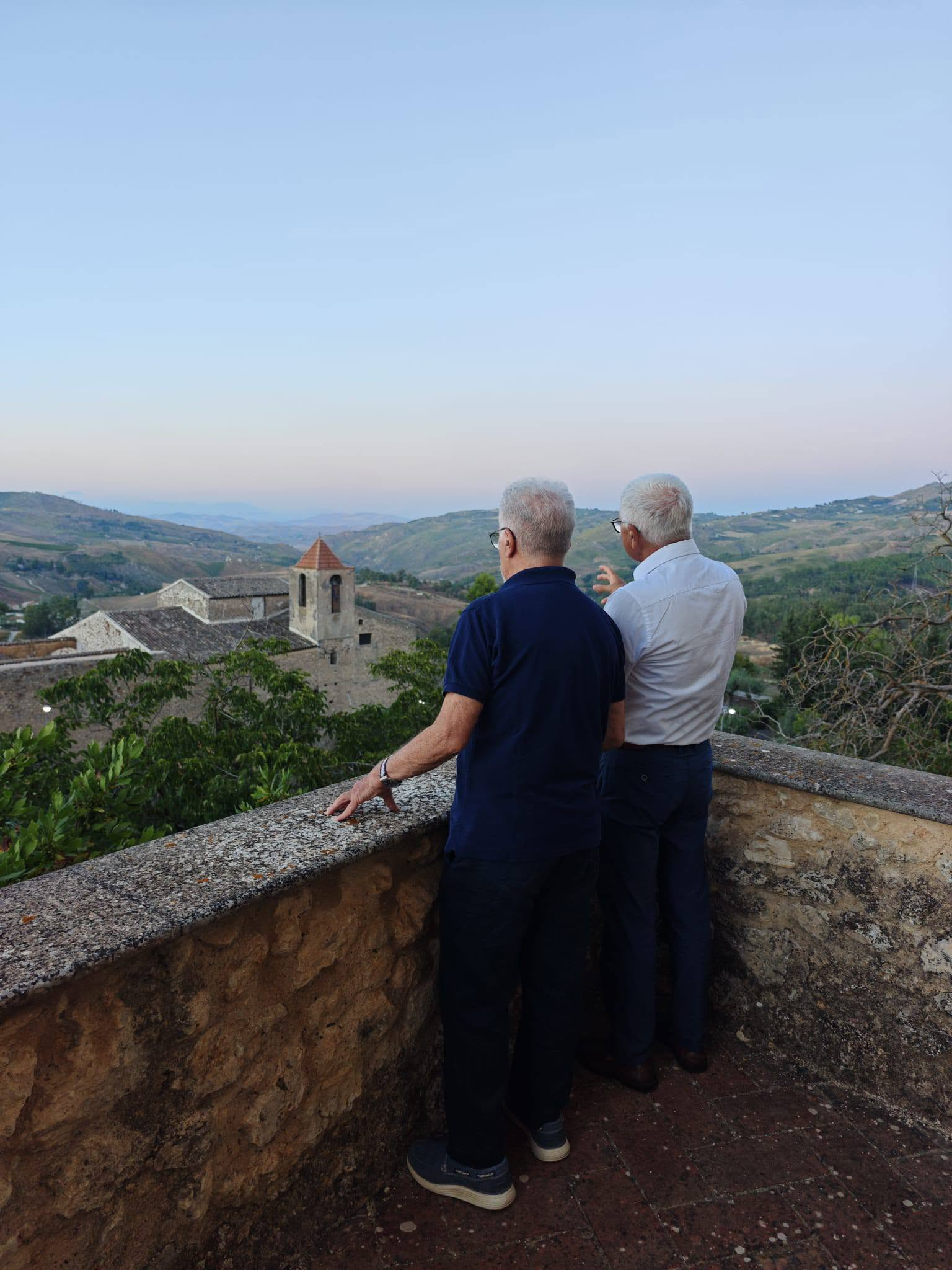 Racalmuto, incontro tra il sindaco Bongiorno e l’autore Rai Taglialavoro: ipotesi di approfondimenti sul territorio