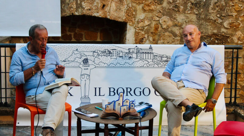 Sambuca, Marco Galluzzo racconta il Berlusconi “privato”: dieci anni di aneddoti e retroscena a Palazzo Chigi