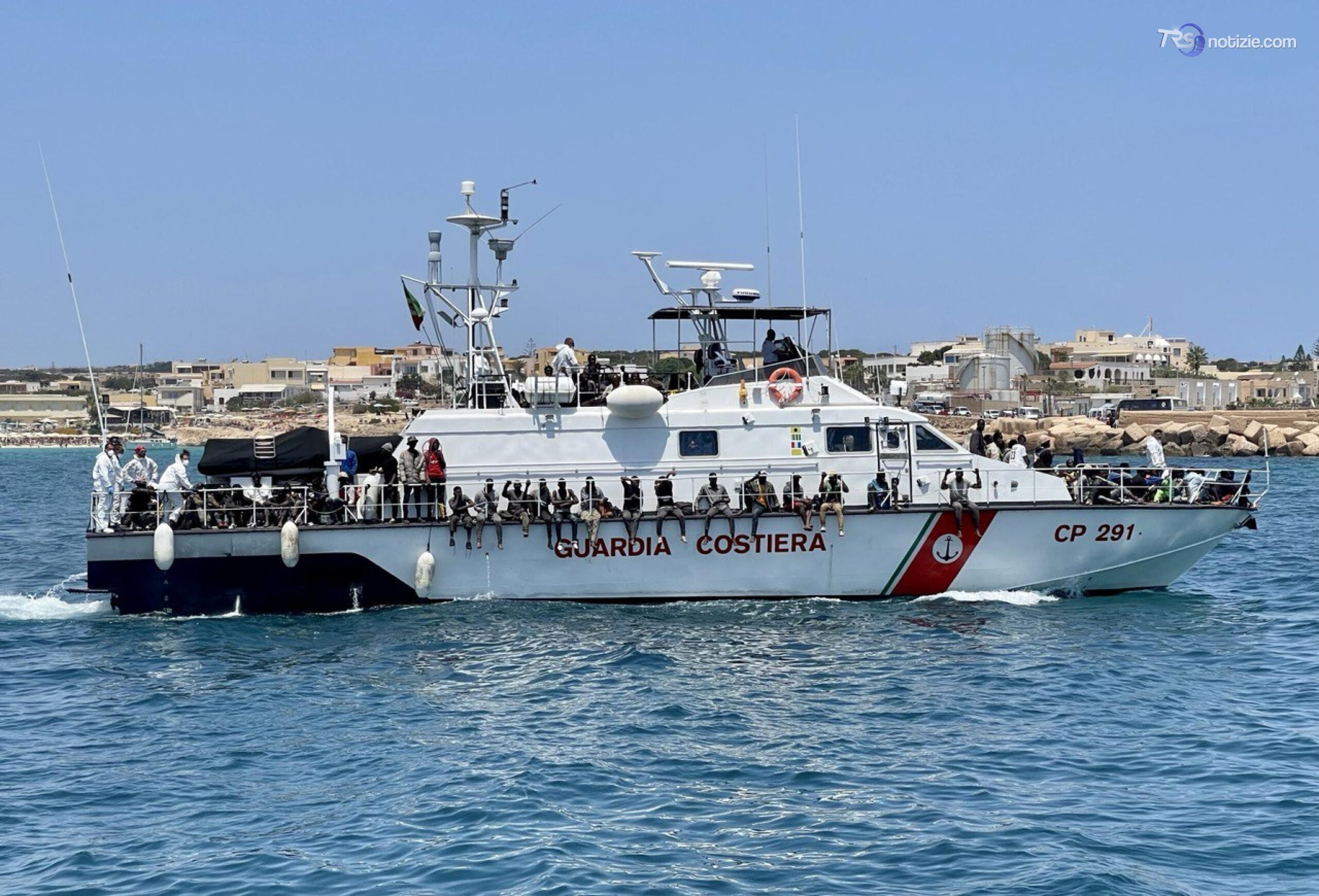 Lampedusa, soccorso barchino: sbarcati 31 migranti