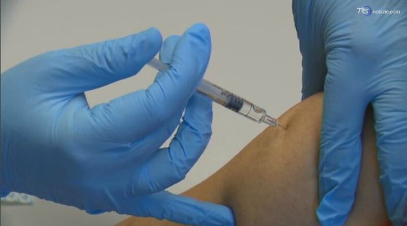 Vaccini, la Regione vuole portarli a scuola