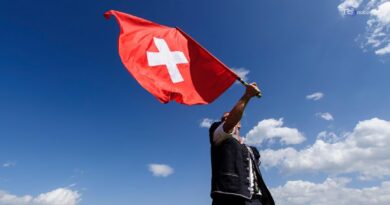 Svizzera, voto per "neutralità" più dura