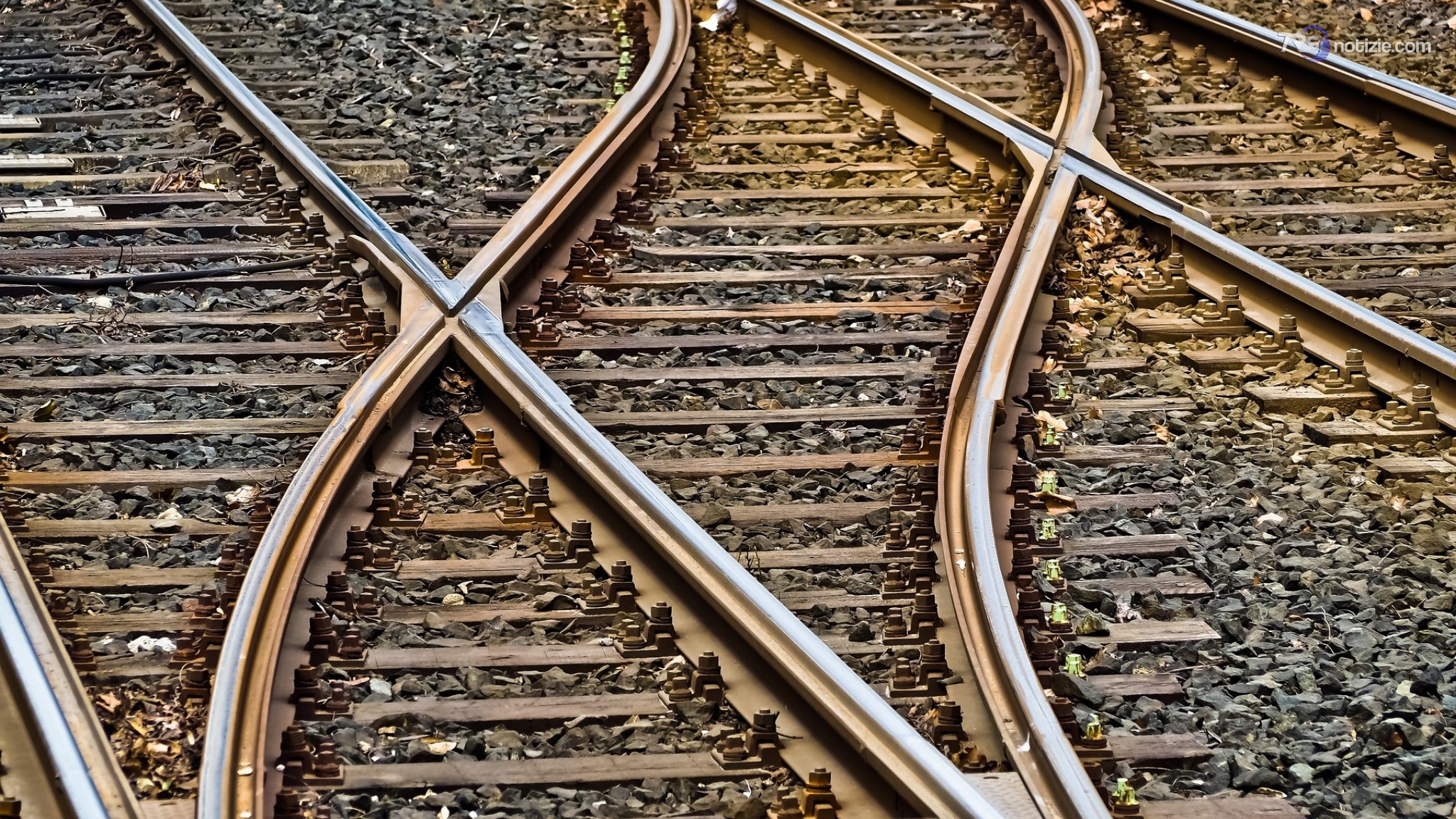 Francia, deraglia treno. "E' sabotaggio?"
