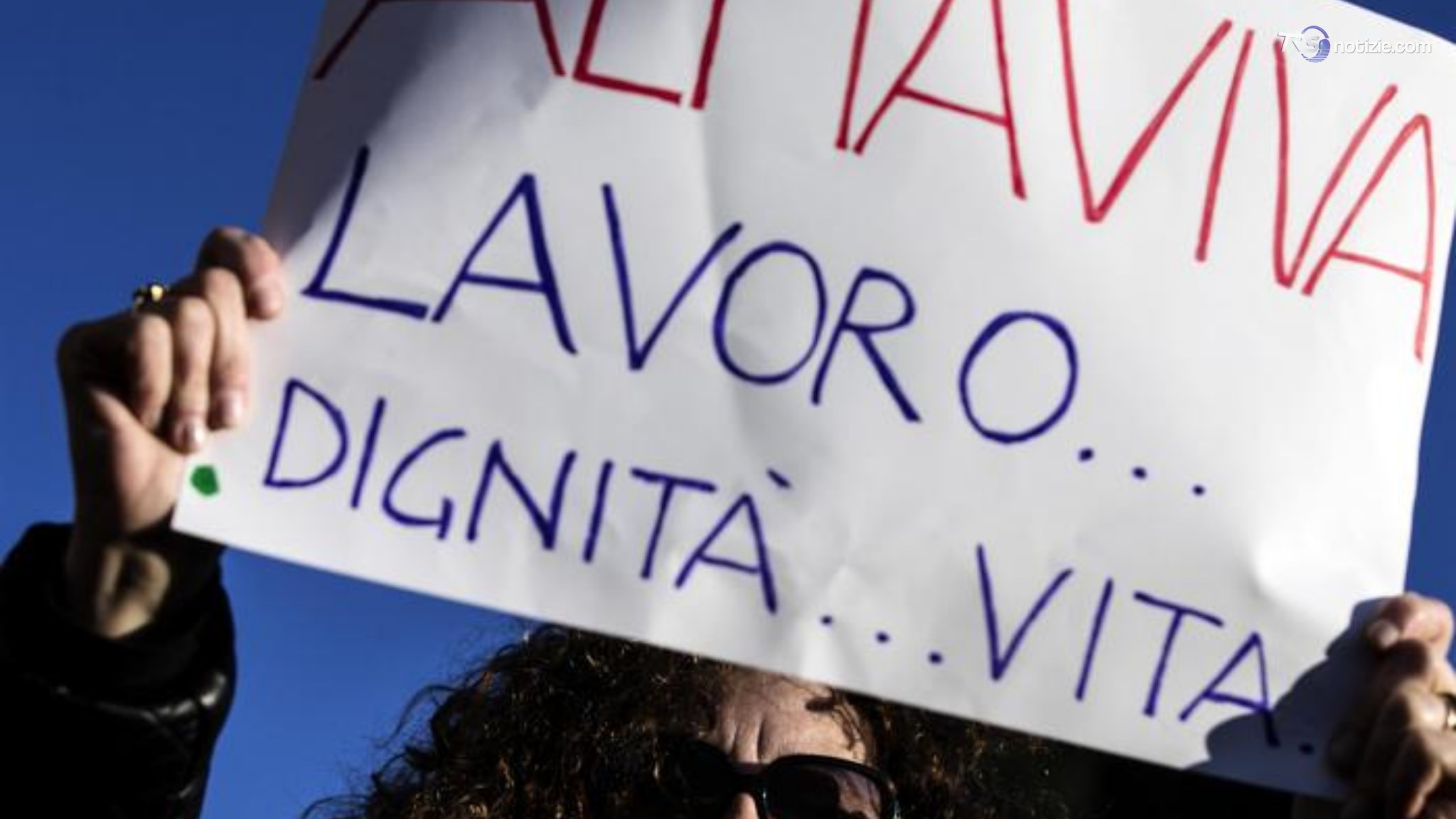 Piange il telefono: i 378 di Almaviva ancora in attesa di una ricollocazione