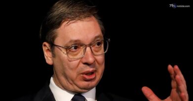 Belgrado, il presidente Aleksandar Vucic si dimette per correre alle elezioni anticipate