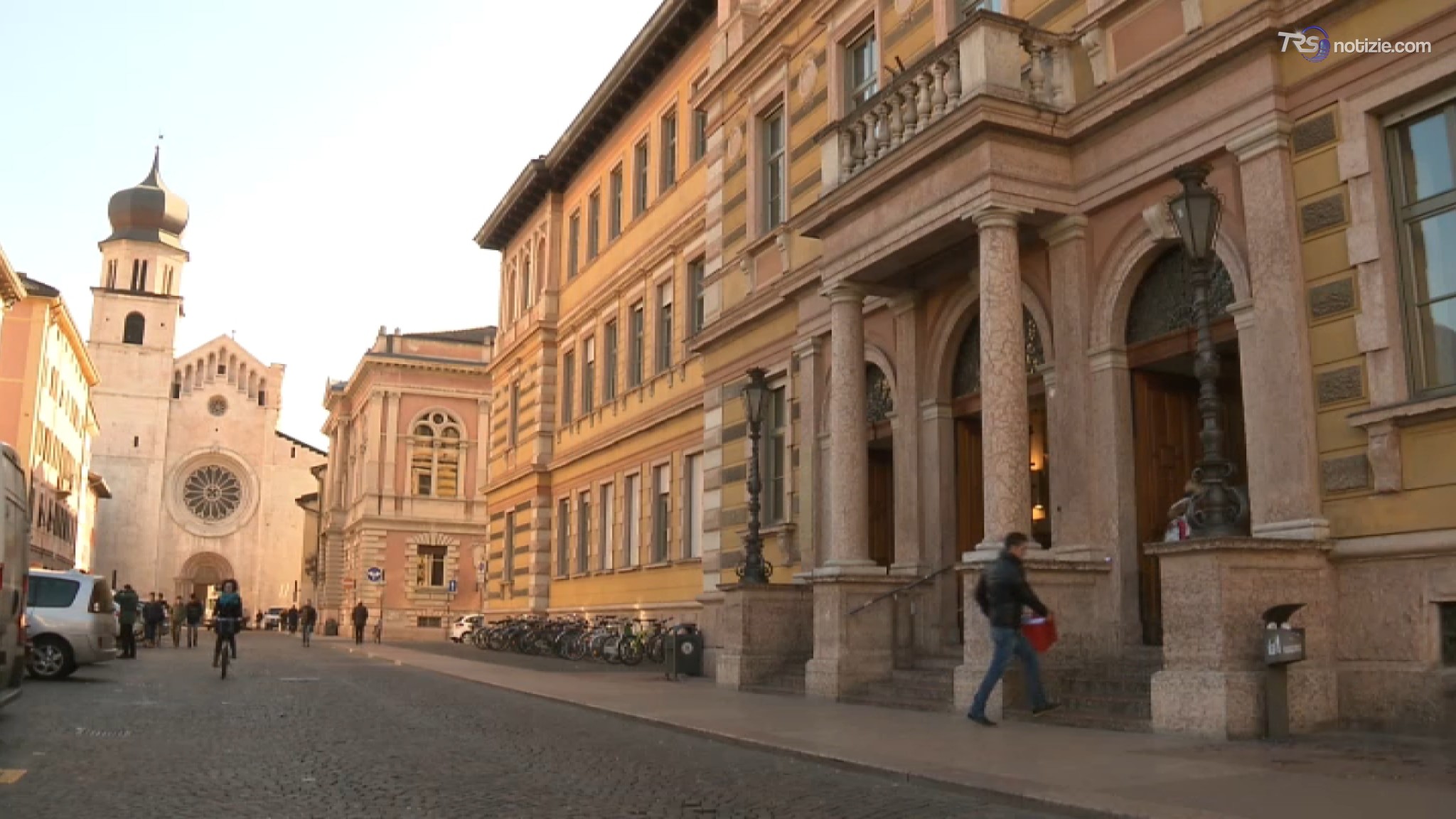 Naziskin a Trento, si mobilitano i docenti dell'Università: "No a razzismo e nazifascismo"