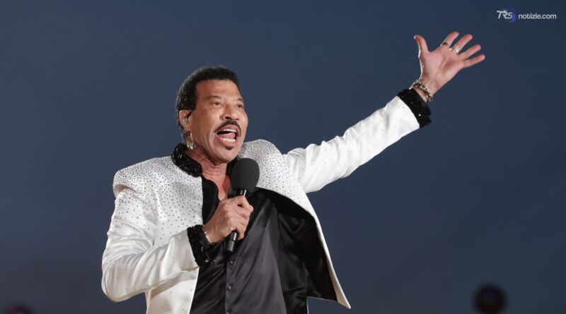 Lionel Richie ricoverato in terapia intensiva dopo un malore sul palco: "Sospetta disidratazione"