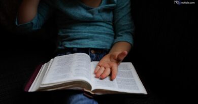 Leggere per piacere riduce il rischio di demenza fino a un terzo: lo studio