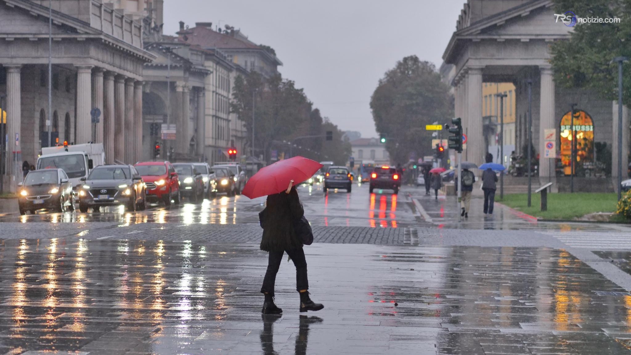 Meteo, tempesta in arrivo: violenti temporali e allerta gialla in 12 regioni