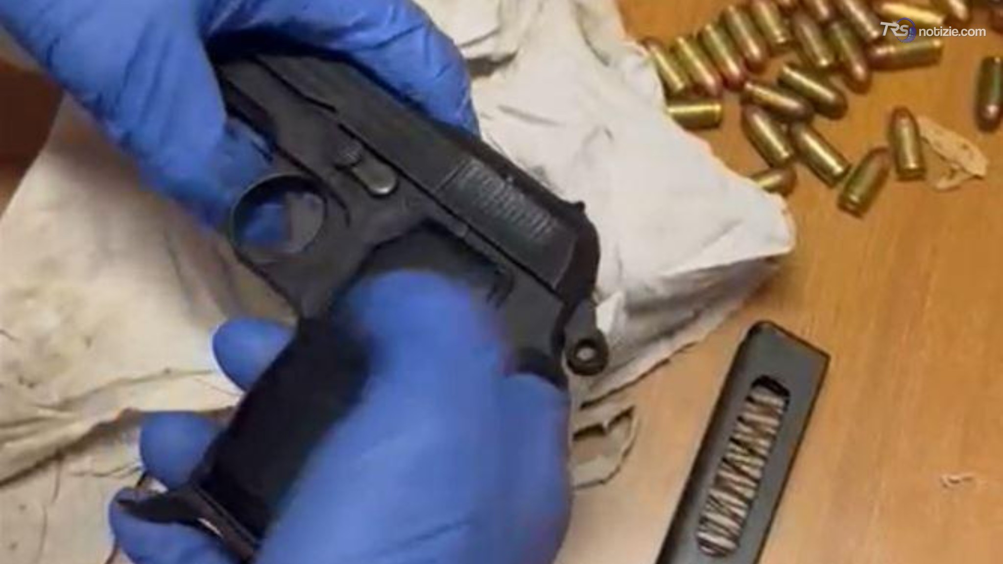 Catania, un arsenale nascosto in auto. Arrestato un 36enne