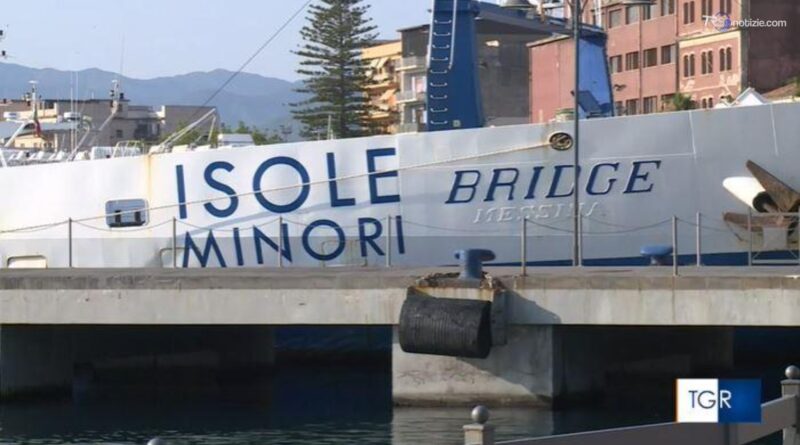 Scatta il rincaro dei biglietti per i traghetti per le isole minori