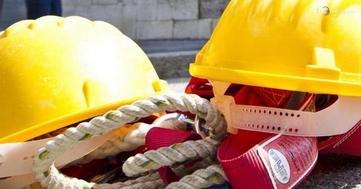 Precipita da sottotetto, operaio muore nel Milanese