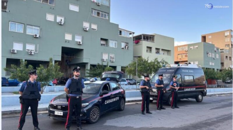 59 denunciati allo Zen, sequestrato un arsenale e droga