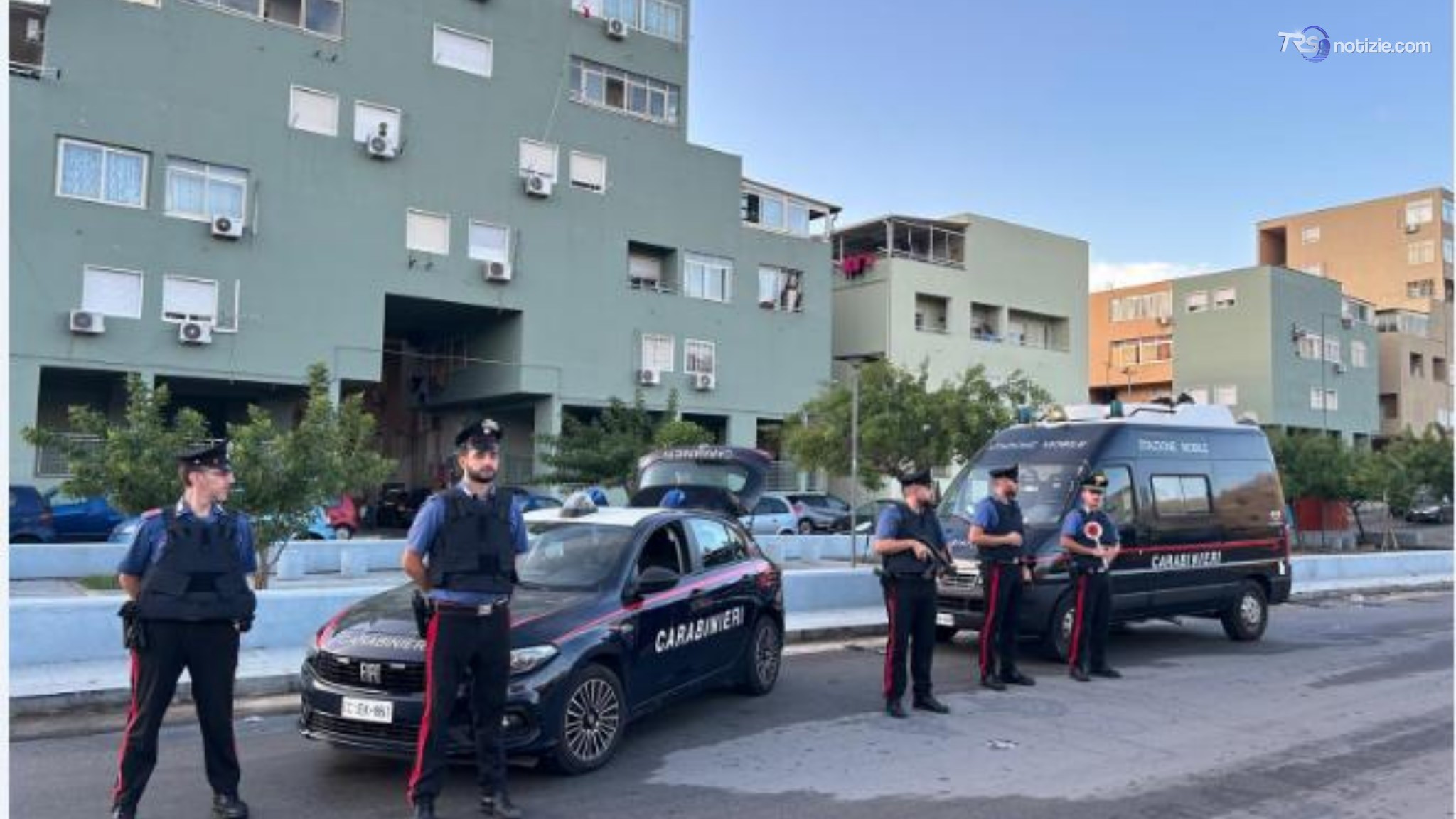 59 denunciati allo Zen, sequestrato un arsenale e droga