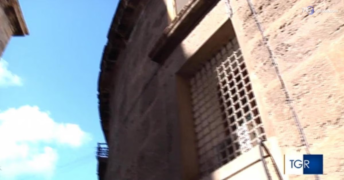 Polizia penitenziaria sequestra 10 cellulari e droga all'Ucciardone