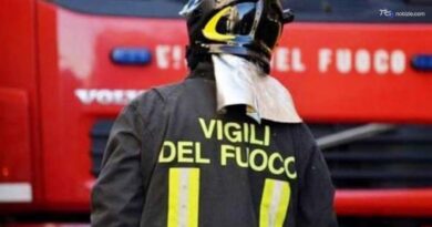 Scoppia un incendio in un appartamento a Lucca, due morti e tredici feriti