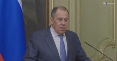Lavrov: negoziati ma senza stop a guerra