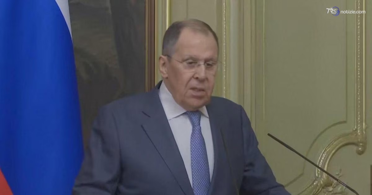 Lavrov: negoziati ma senza stop a guerra