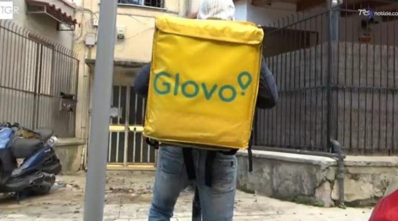 Scontro moto e bici elettrica, morto un rider