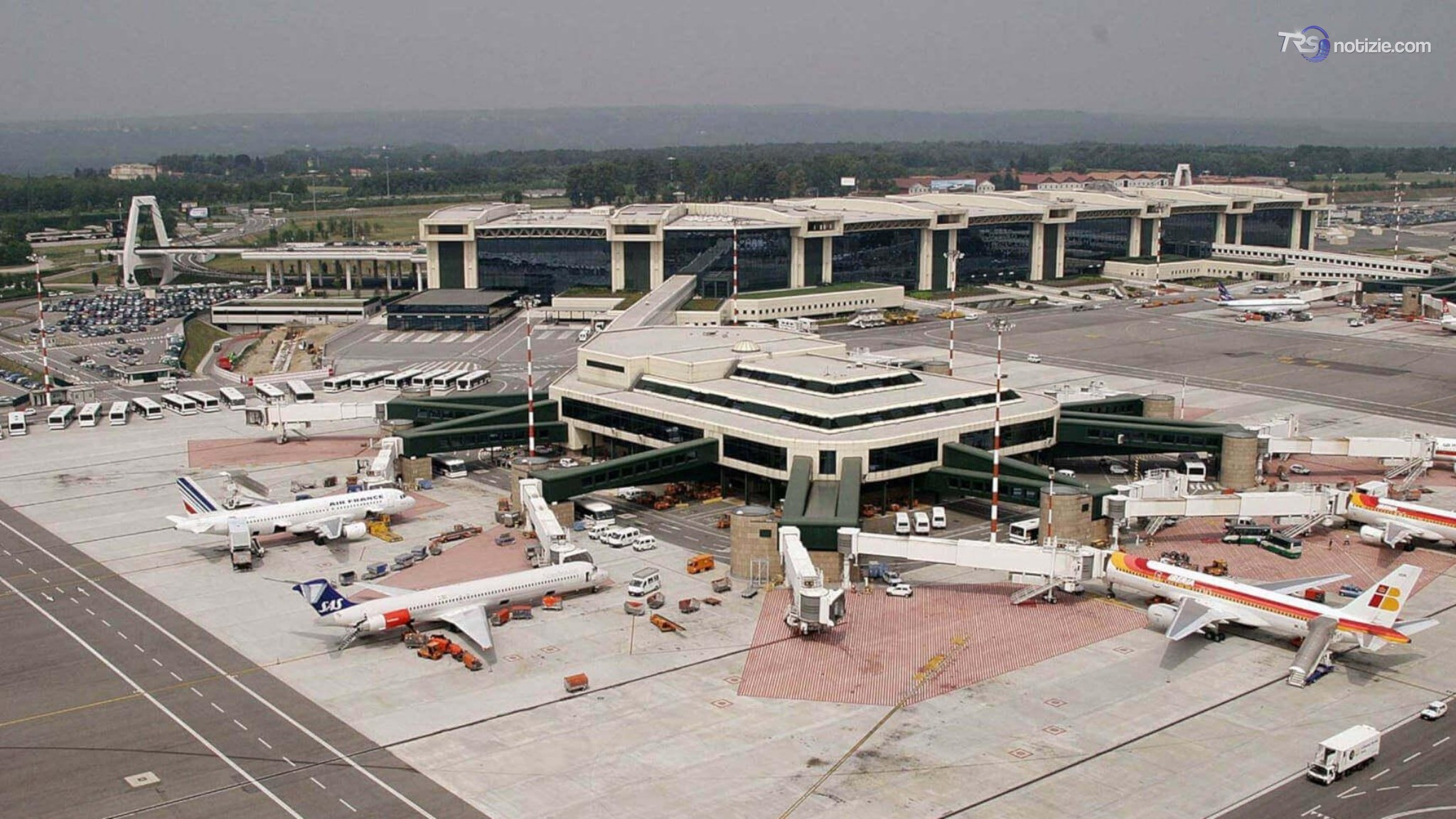 Principio di incendio su un aereo, chiuso e poi riaperto l’aeroporto di Malpensa