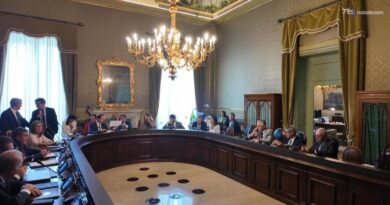 Manovrina e futuro, giovedì i vertici per centrodestra e campo largo