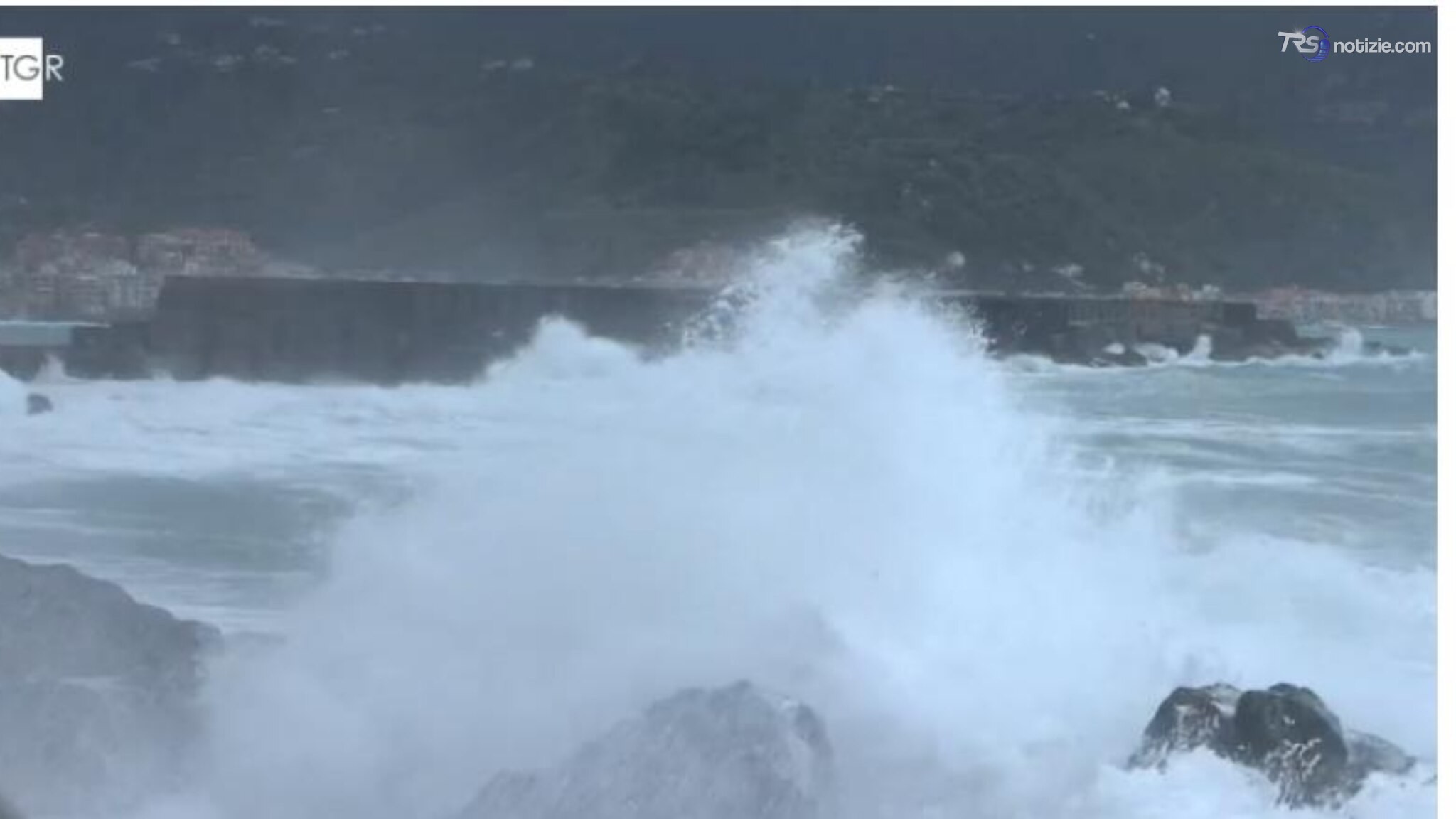 Paura cicloni, case e strade a rischio. L'esperto: "Costa messinese la più fragile"