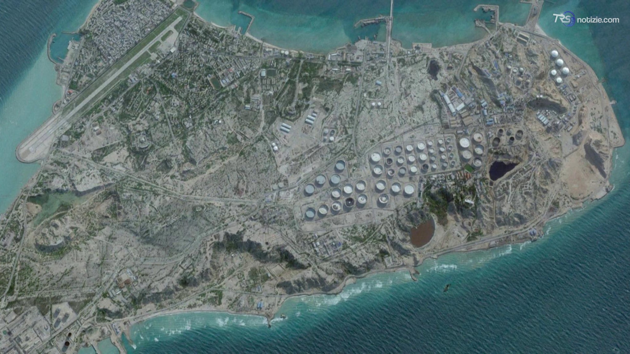 Iran: esplosioni a Kharg e al porto di Jask