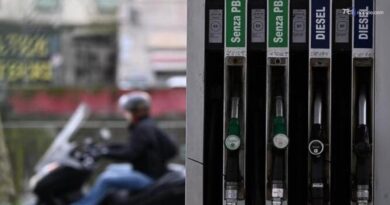 Caro carburanti, code alle stazioni Eni