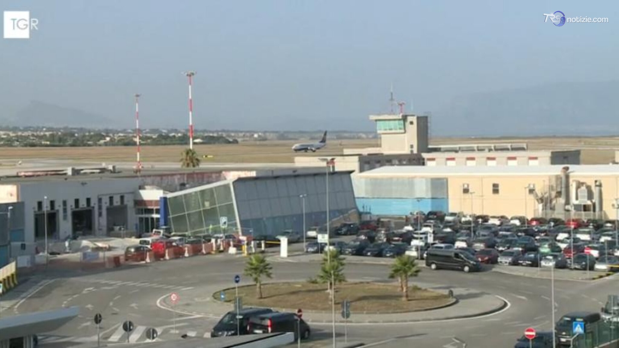 Viveva segregata in Egitto, giovane ragusana salvata all'aeroporto di Palermo