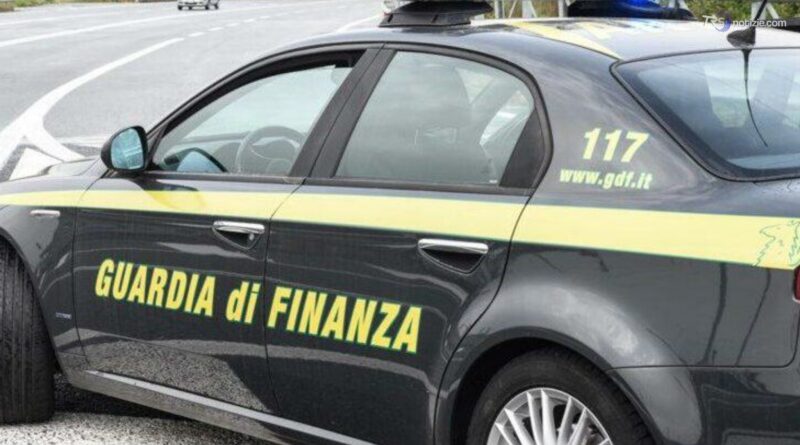 Sequestrati 4.400 capi di abbigliamento contraffatti a Misterbianco