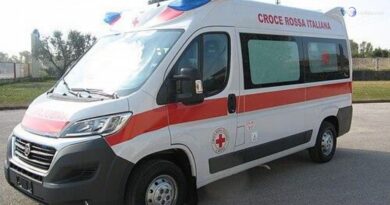 Donna lancia acido al suo avvocato, l'uomo è ricoverato