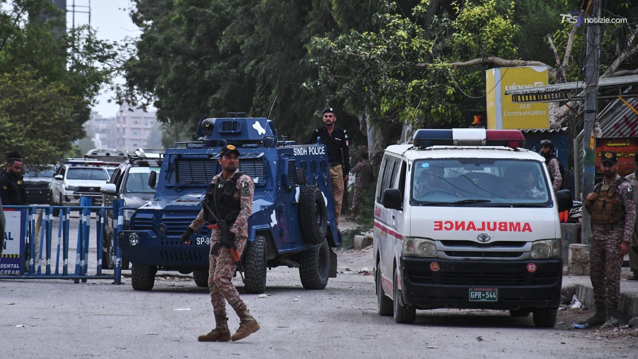 Pakistan, attacco a Polizia: 31 morti