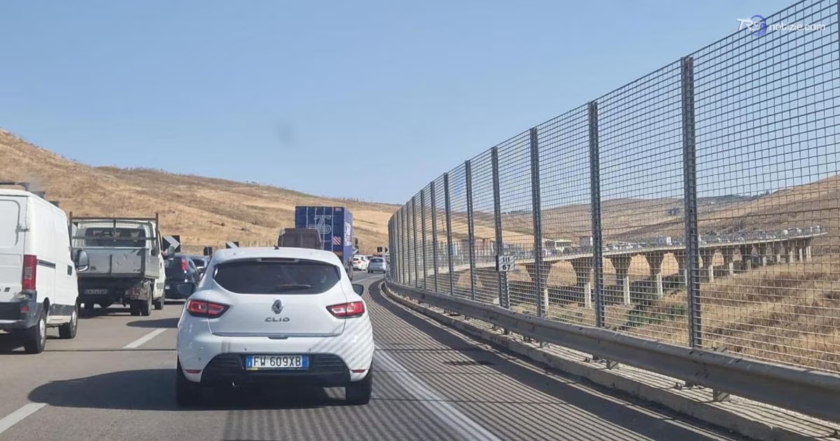 Tamponamento a catena lungo l'autostrada A/19 in direzione Palermo