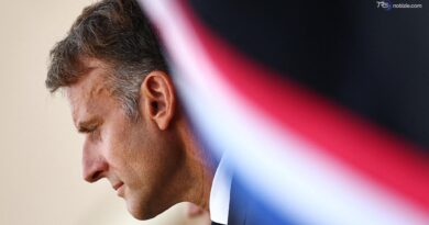 Macron: attacchi russi avranno risposta