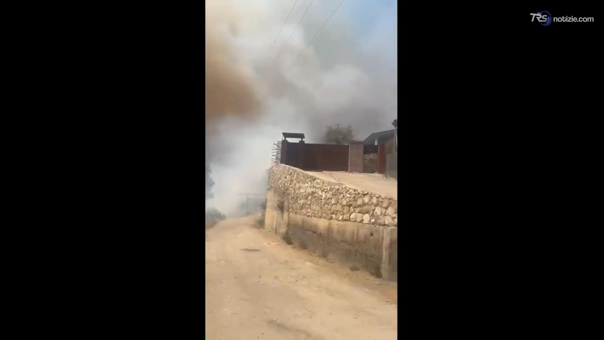 Incendi in Sicilia, Cateno De Luca mostra gli effetti dei roghi a Taormina: “Sono devastato”