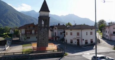 Quinis sprofonda lentamente, dal drone le ferite del paese